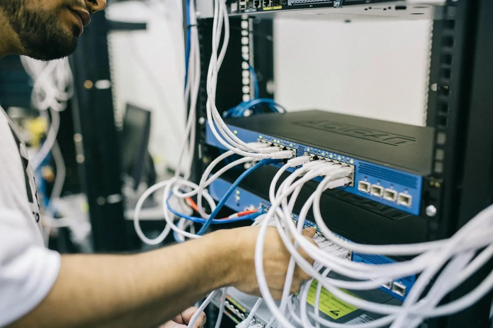 reasons-why-your-business-needs-a-dedicated-server reasons-why-your-business-needs-a-dedicated-server